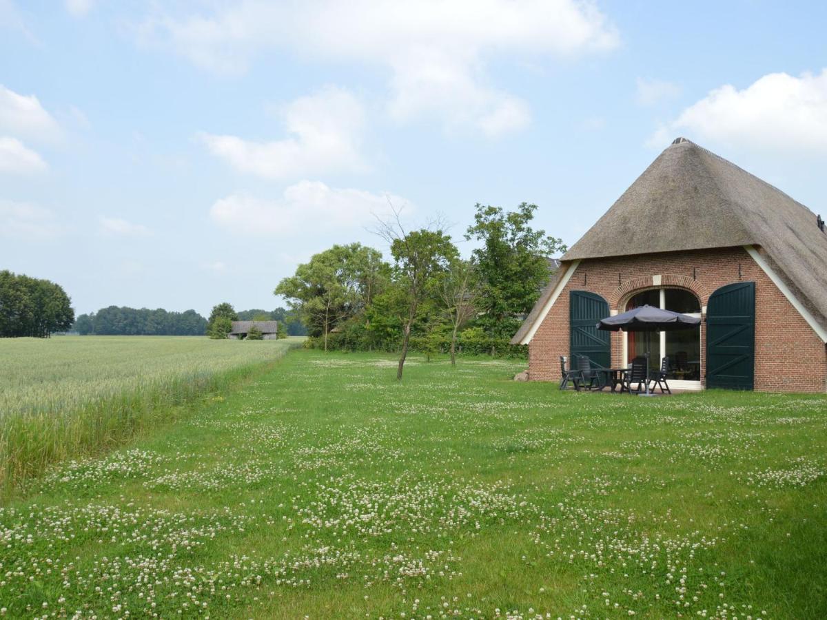 Staying In A Thatched Barn With Box Bed Beautiful View Region Achterhoek Geesteren  Kültér fotó