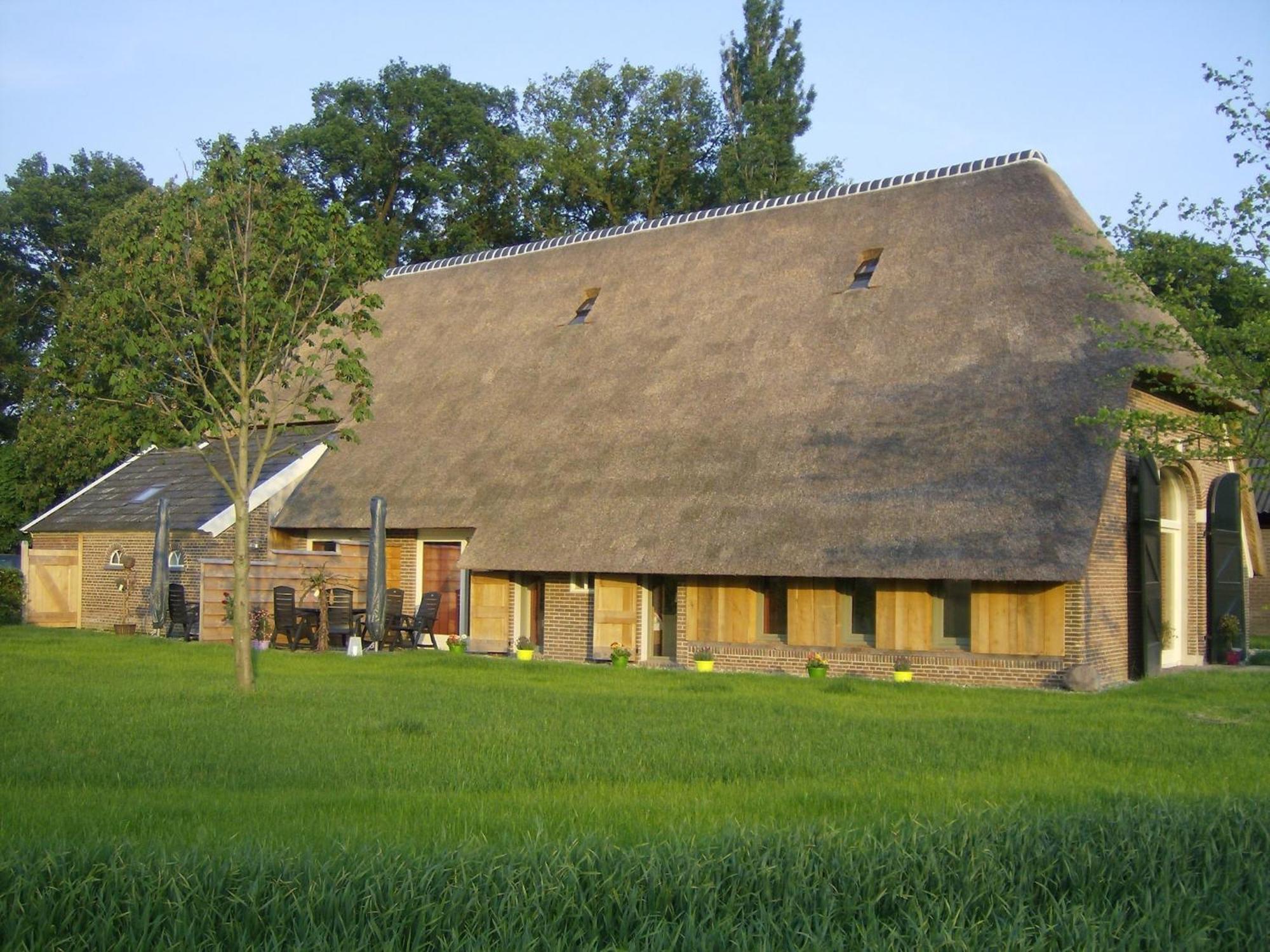 Staying In A Thatched Barn With Box Bed Beautiful View Region Achterhoek Geesteren  Kültér fotó